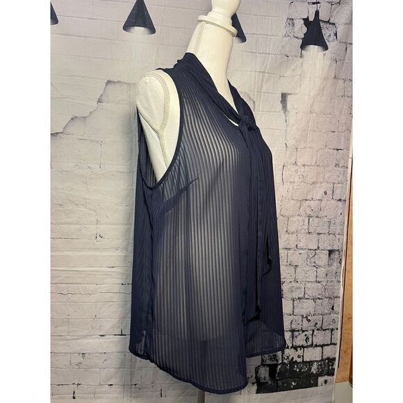 blue blouse  - Picture 3 of 6